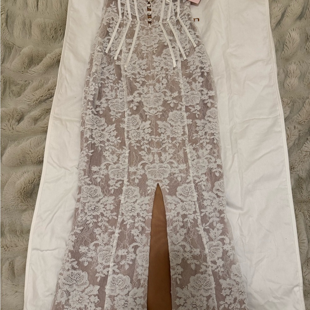 V. Chapman Capulet Dress in White Chantilly Lace - Picture 2 of 6